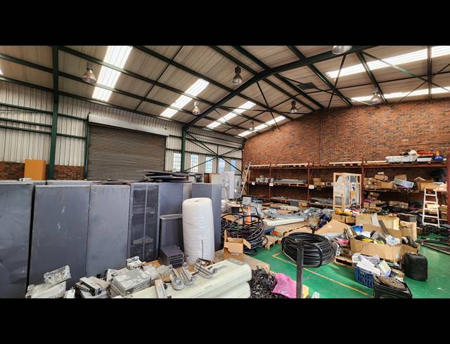 330M² WAREHOUSE TO LET IN SEBENZA
